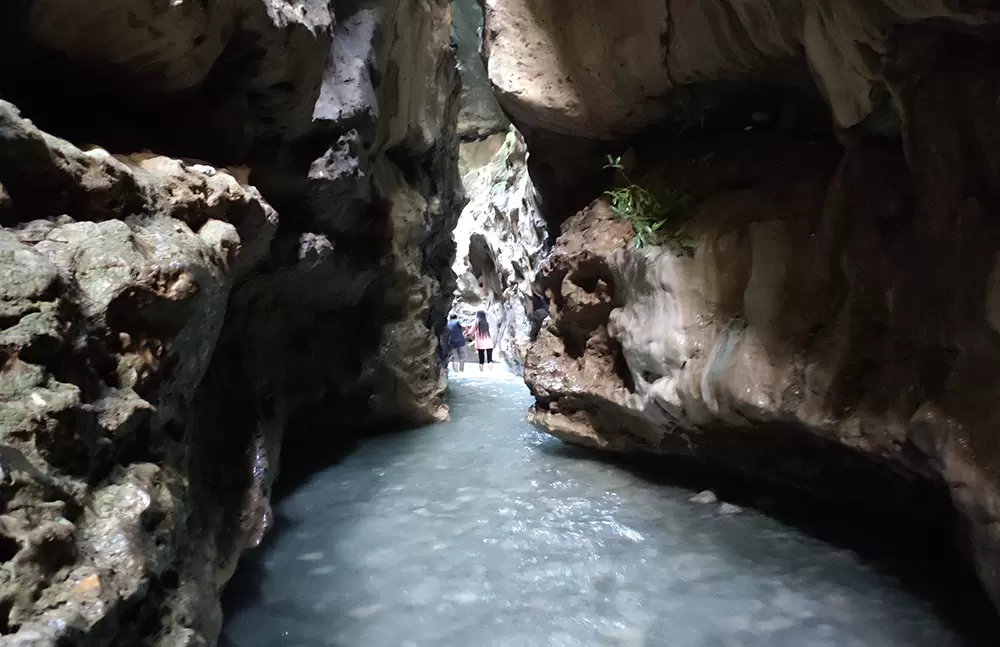 Robber's Cave (Guchhupani)